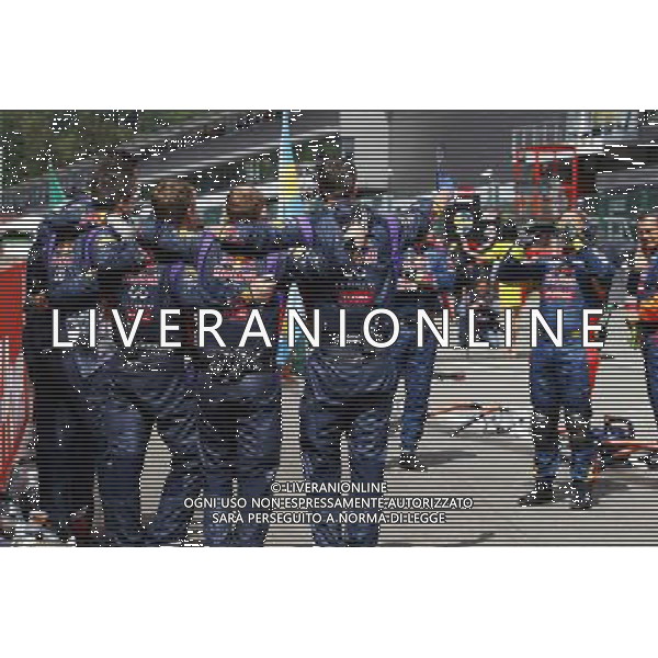Red Bull Racing mechanics. 24.08.2014. Formula 1 World Championship, Rd 12, Belgian Grand Prix, Spa Francorchamps, Belgium, Race Day. AG ALDO LIVERANI SAS ONLY ITALY