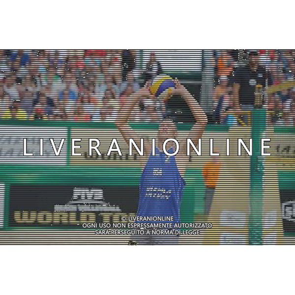24.08.2014 - Stare Jablonki , siatkowka plazowa , beach volleyball , World Tour , FIVB Stare Jablonki Grand Slam 2014 , USA (niebieskie) - Austria (czarne) , USA (blue) - Austria (black) N/Z Casey Patterson Fot. Karol Bartnik / MPAimages.com/NEWSPIX.PL --- Newspix.pl /Agenzia Aldo Liverani sas - ITALY ONLY - EDITORIAL USE ONLY - BEACHVOLLEY *** Local Caption *** www.newspix.pl mail us: info@newspix.pl call us: 0048 022 23 22 222 --- Polish Picture Agency by Ringier Axel Springer Poland