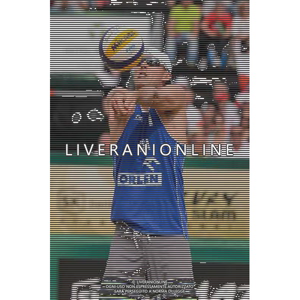 24.08.2014 - Stare Jablonki , siatkowka plazowa , beach volleyball , World Tour , FIVB Stare Jablonki Grand Slam 2014 , USA (granatowe) - Austria (czarne) , USA - Austria N/Z Jacob Gibb Fot. Mariusz Palczynski / MPAimages.com/NEWSPIX.PL --- Newspix.pl /Agenzia Aldo Liverani sas - ITALY ONLY - EDITORIAL USE ONLY - BEACHVOLLEY *** Local Caption *** www.newspix.pl mail us: info@newspix.pl call us: 0048 022 23 22 222 --- Polish Picture Agency by Ringier Axel Springer Poland