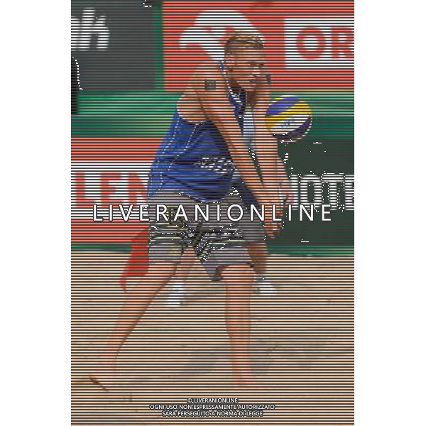 24.08.2014 - Stare Jablonki , siatkowka plazowa , beach volleyball , World Tour , FIVB Stare Jablonki Grand Slam 2014 , USA (granatowe) - Austria (czarne) , USA - Austria N/Z Casey Patterson Fot. Mariusz Palczynski / MPAimages.com/NEWSPIX.PL --- Newspix.pl /Agenzia Aldo Liverani sas - ITALY ONLY - EDITORIAL USE ONLY - BEACHVOLLEY *** Local Caption *** www.newspix.pl mail us: info@newspix.pl call us: 0048 022 23 22 222 --- Polish Picture Agency by Ringier Axel Springer Poland