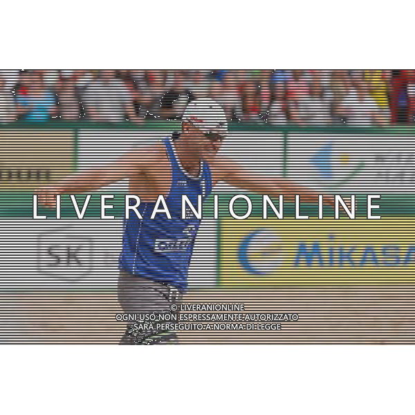 24.08.2014 - Stare Jablonki , siatkowka plazowa , beach volleyball , World Tour , FIVB Stare Jablonki Grand Slam 2014 , USA (granatowe) - Austria (czarne) , USA - Austria N/Z Jacob Gibb Fot. Mariusz Palczynski / MPAimages.com/NEWSPIX.PL --- Newspix.pl /Agenzia Aldo Liverani sas - ITALY ONLY - EDITORIAL USE ONLY - BEACHVOLLEY *** Local Caption *** www.newspix.pl mail us: info@newspix.pl call us: 0048 022 23 22 222 --- Polish Picture Agency by Ringier Axel Springer Poland