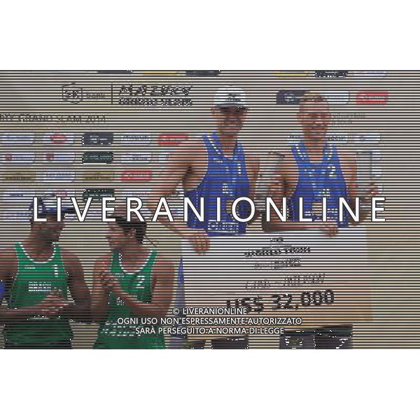 24.08.2014 - Stare Jablonki , siatkowka plazowa , beach volleyball , World Tour , FIVB Stare Jablonki Grand Slam 2014 , Dekoracja N/Z Jacob Gibb , Casey Paterson Fot. Karol Bartnik / MPAimages.com/NEWSPIX.PL --- Newspix.pl /Agenzia Aldo Liverani sas - ITALY ONLY - EDITORIAL USE ONLY - BEACHVOLLEY PREMIAZIONI *** Local Caption *** www.newspix.pl mail us: info@newspix.pl call us: 0048 022 23 22 222 --- Polish Picture Agency by Ringier Axel Springer Poland