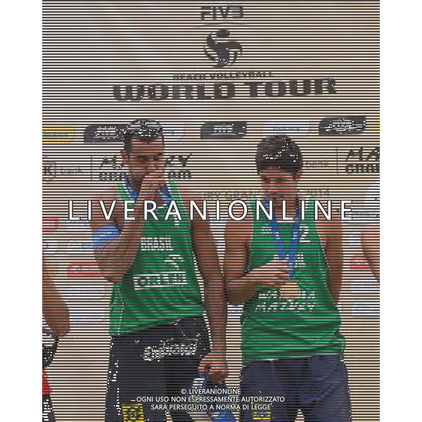 24.08.2014 - Stare Jablonki , siatkowka plazowa , beach volleyball , World Tour , FIVB Stare Jablonki Grand Slam 2014 , Dekoracja mezczyzn N/Z Pedro Solberg Salgado , Alvaro Morais Filho Fot. Mariusz Palczynski / MPAimages.com/NEWSPIX.PL --- Newspix.pl /Agenzia Aldo Liverani sas - ITALY ONLY - EDITORIAL USE ONLY - BEACHVOLLEY PREMIAZIONI *** Local Caption *** www.newspix.pl mail us: info@newspix.pl call us: 0048 022 23 22 222 --- Polish Picture Agency by Ringier Axel Springer Poland