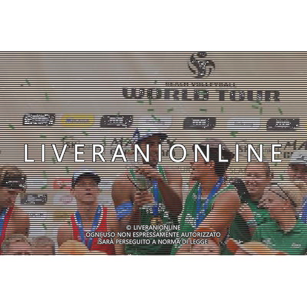 24.08.2014 - Stare Jablonki , siatkowka plazowa , beach volleyball , World Tour , FIVB Stare Jablonki Grand Slam 2014 , Dekoracja mezczyzn N/Z Aleksandrs Samoilovs , Janis Smedins , Pedro Solberg Salgado , Alvaro Morais Filho , Jacob Gibb Fot. Mariusz Palczynski / MPAimages.com/NEWSPIX.PL --- Newspix.pl /Agenzia Aldo Liverani sas - ITALY ONLY - EDITORIAL USE ONLY - BEACHVOLLEY PREMIAZIONI *** Local Caption *** www.newspix.pl mail us: info@newspix.pl call us: 0048 022 23 22 222 --- Polish Picture Agency by Ringier Axel Springer Poland
