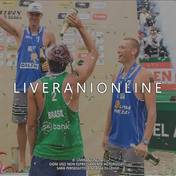 24.08.2014 - Stare Jablonki , siatkowka plazowa , beach volleyball , World Tour , FIVB Stare Jablonki Grand Slam 2014 , Dekoracja mezczyzn N/Z Alvaro Morais Filho , Casey Patterson Fot. Mariusz Palczynski / MPAimages.com/NEWSPIX.PL --- Newspix.pl /Agenzia Aldo Liverani sas - ITALY ONLY - EDITORIAL USE ONLY - BEACHVOLLEY PREMIAZIONI *** Local Caption *** www.newspix.pl mail us: info@newspix.pl call us: 0048 022 23 22 222 --- Polish Picture Agency by Ringier Axel Springer Poland