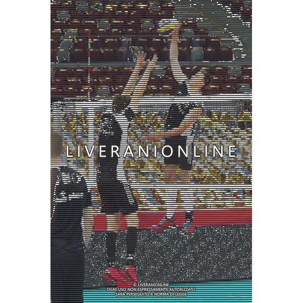 N/Z ATAKUJE MARIUSZ WLAZLY TRENING PRZED MECZEM OTWARCIA Z SERBIA FIVB MISTRZOSTWA SWIATA W PILCE SIATKOWEJ MEZCZYZN 2014 FIVB VOLLEYBALL MEN\'S CHAMPIONSHIP POLSKA 2014 SIATKOWKA - STADION NARODOWY - NATIONAL STADIUM WARSAW WARSZAWA 29.08.2014 FOT. LUKASZ TRZESZCZKOWSKI / NEWSPIX.PL --- Newspix.pl --- Newspix.pl /Agenzia Aldo Liverani sas - ITALY ONLY - Allenamento della nazionale maschile di Pallavolo della Polonia FIVB Volley Championship Men a Varsavia 29 agosto 2014 *** Local Caption *** www.newspix.pl mail us: info@newspix.pl call us: 0048 022 23 22 222 --- Polish Picture Agency by Ringier Axel Springer Poland