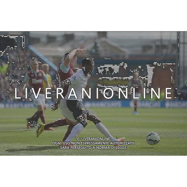 Manchester United\'s Tyler Blackett shields the ball from Burnley\'s Lukas Jutkiewicz Photographer Chris Vaughan/CameraSport Football - Barclays Premiership - Burnley v Manchester United - Saturday 30th August 2014 - Turf Moor - Burnley © CameraSport - 43 Linden Ave. Countesthorpe. Leicester. England. LE8 5PG - Tel: +44 (0) 116 277 4147 - admin@camerasport.com - www.camerasport.com /Agenzia Aldo Liverani sas - ITALY ONLY - EDITORIAL USE ONLY