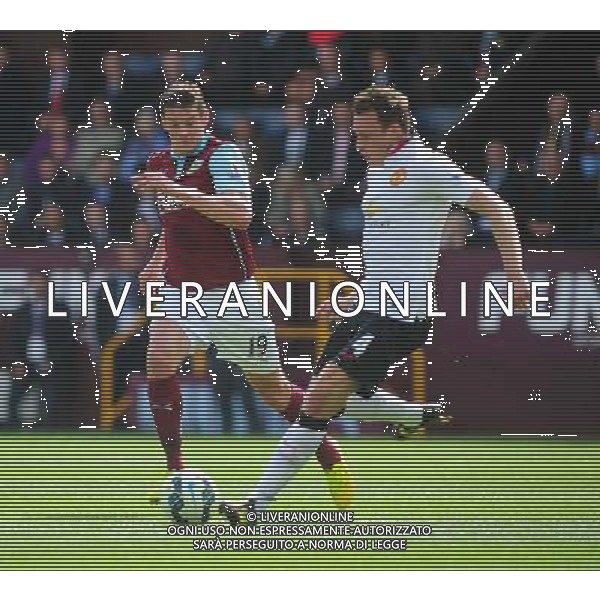 Manchester United\'s Phil Jones plays the ball out of defence under pressure from Burnley\'s Lukas Jutkiewicz Photographer Chris Vaughan/CameraSport Football - Barclays Premiership - Burnley v Manchester United - Saturday 30th August 2014 - Turf Moor - Burnley © CameraSport - 43 Linden Ave. Countesthorpe. Leicester. England. LE8 5PG - Tel: +44 (0) 116 277 4147 - admin@camerasport.com - www.camerasport.com /Agenzia Aldo Liverani sas - ITALY ONLY - EDITORIAL USE ONLY