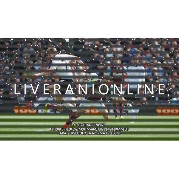 Burnley\'s Danny Ings is fouled by Manchester United\'s Darren Fletcher Photographer Chris Vaughan/CameraSport Football - Barclays Premiership - Burnley v Manchester United - Saturday 30th August 2014 - Turf Moor - Burnley © CameraSport - 43 Linden Ave. Countesthorpe. Leicester. England. LE8 5PG - Tel: +44 (0) 116 277 4147 - admin@camerasport.com - www.camerasport.com /Agenzia Aldo Liverani sas - ITALY ONLY - EDITORIAL USE ONLY