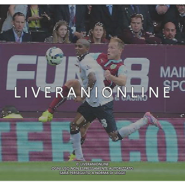 Burnley\'s Scott Arfield vies for possession with Manchester United\'s Ashley Young Photographer Chris Vaughan/CameraSport Football - Barclays Premiership - Burnley v Manchester United - Saturday 30th August 2014 - Turf Moor - Burnley © CameraSport - 43 Linden Ave. Countesthorpe. Leicester. England. LE8 5PG - Tel: +44 (0) 116 277 4147 - admin@camerasport.com - www.camerasport.com /Agenzia Aldo Liverani sas - ITALY ONLY - EDITORIAL USE ONLY