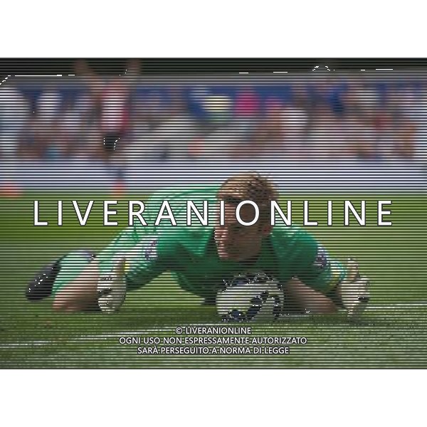 Queens Park Rangers\' Robert Green in action during todays match against Sunderland Photographer Ashley Western/CameraSport Football - Barclays Premiership - Queens Park Rangers v Sunderland - Saturday 30th August 2014 - Loftus Road - London © CameraSport - 43 Linden Ave. Countesthorpe. Leicester. England. LE8 5PG - Tel: +44 (0) 116 277 4147 - admin@camerasport.com - www.camerasport.com ag aldo liverani sas only italy