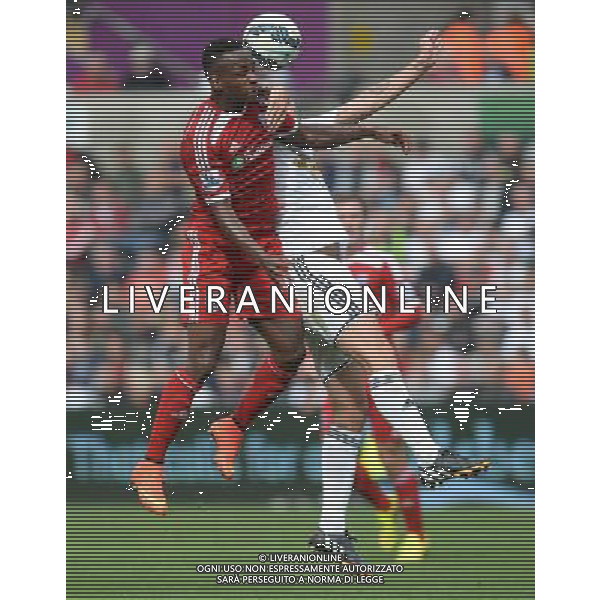 West Bromwich Albion\'s Luke Daniels and Swansea City\'s Jonjo Shelvey challenge for the header Photographer Ian Cook/CameraSport Football - Swansea City v West Bromwich Albion - Barclays Premiership - Saturday 30th August 2014 - Liberty Swansea - Swansea © CameraSport - 43 Linden Ave. Countesthorpe. Leicester. England. LE8 5PG - Tel: +44 (0) 116 277 4147 - admin@camerasport.com - www.camerasport.com AG ALDO LIVERANI SAS ONLY ITALY