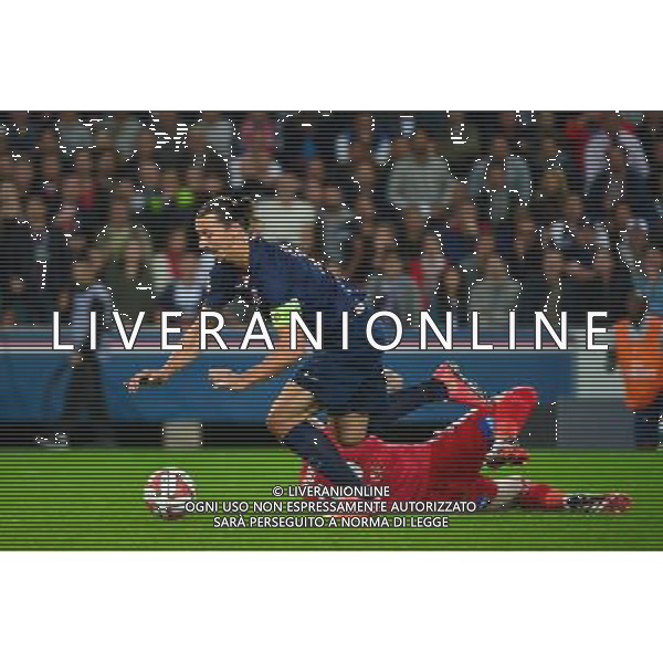 Zlatan IBRAHIMOVIC / Stephane RUFFIER - Penalty refuse - 31.08.2014 - Paris Saint Germain / Saint Etienne - 4eme journee de Ligue 1 - Photo : WinterPress / Icon Sport /AGENZIA ALDO LIVERANI SAS - ITALY ONLY - EDITORIAL USE ONLY