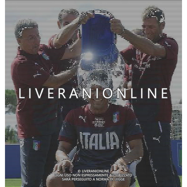 Raduno Nazionale Italiana Firenze - 01.09.2014 Allenamento Nella Foto:Antonio Conte subisce la secchiata d\'acqua fredda da parte del suo staff per la lotta contro la sla /Ph.Vitez-Ag. Aldo Liverani