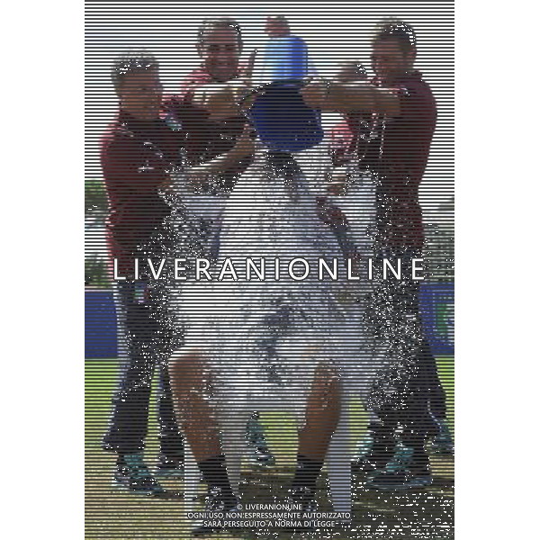 Raduno Nazionale Italiana Firenze - 01.09.2014 Allenamento Nella Foto:Antonio Conte subisce la secchiata d\'acqua fredda da parte del suo staff per la lotta contro la sla /Ph.Vitez-Ag. Aldo Liverani