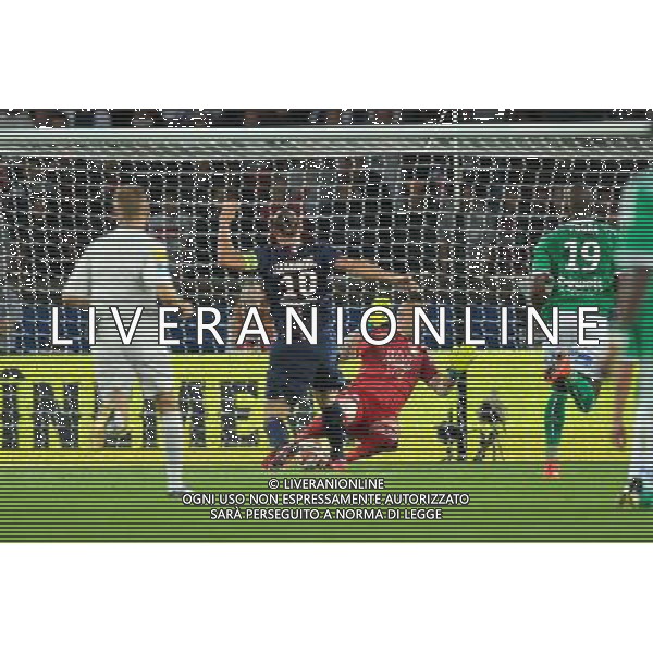 Zlatan IBRAHIMOVIC / Stephane RUFFIER - 31.08.2014 - Paris Saint Germain / Saint Etienne - 4eme journee de Ligue 1 - Photo : Aurelien Meunier / Icon Sport /AGENZIA ALDO LIVERANI SAS - ITALY ONLY - EDITORIAL USE ONLY
