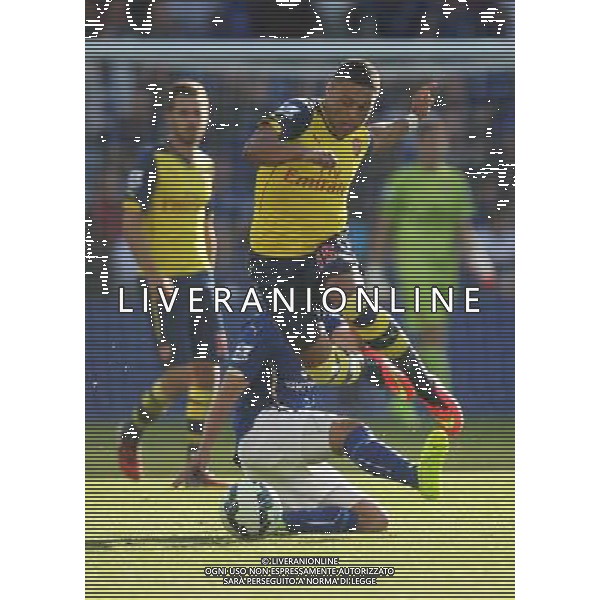 Leicester City\'s Marc Albrighton (L) tackles Arsenal\'s Alex Oxlade-Chamberlain Photographer Jack Phillips/CameraSport Football - Barclays Premiership - Leicester City v Arsenal - Sunday 31st August 2014 - King Power Stadium - Leicester © CameraSport - 43 Linden Ave. Countesthorpe. Leicester. England. LE8 5PG - Tel: +44 (0) 116 277 4147 - admin@camerasport.com - www.camerasport.com /AGENZIA ALDO LIVERANI SAS - ITALY ONLY - EDITORIAL USE ONLY