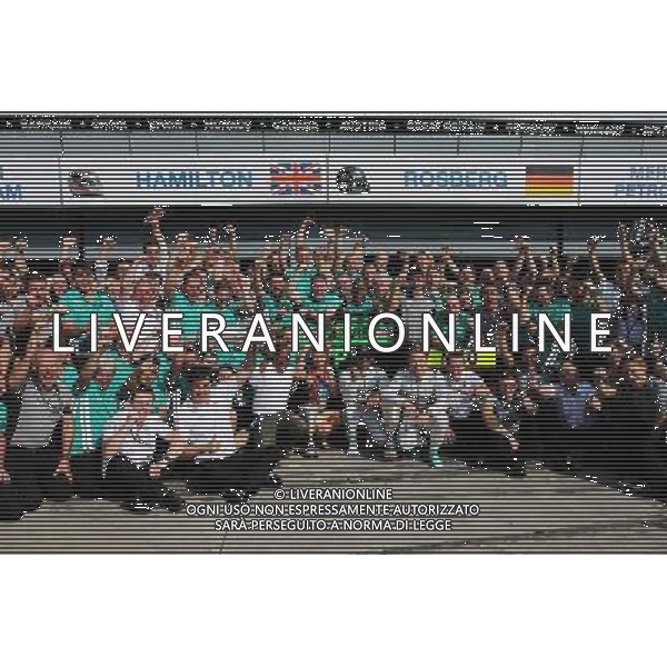 Race winner Lewis Hamilton (GBR) Mercedes AMG F1 celebrates with his step mother Linda Hamilton, father Anthony Hamilton (GBR), team mate Nico Rosberg (GER) Mercedes AMG F1, and the team. 07.09.2014. Formula 1 World Championship, Rd 13, Italian Grand Prix, Monza, Italy, Race Day. AG ALDO LIVERANI SAS ONLY ITALY