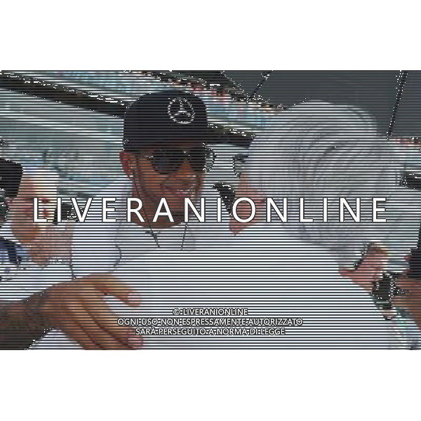 (L to R): Lewis Hamilton (GBR) Mercedes AMG F1 with Bernie Ecclestone (GBR) on the grid. 07.09.2014. Formula 1 World Championship, Rd 13, Italian Grand Prix, Monza, Italy, Race Day. AG ALDO LIVERANI SAS ONLY ITALY