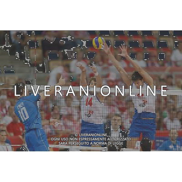 10.09.2014 LODZ , ATLAS ARENA , SIATKOWKA , SIATKA , MISTRZOSTWA SWIATA W SIATKOWCE MEZCZYZN 2014 , 2. FAZA TURNIEJU , GRUPA F ( VOLLEYBALL , FIVB MEN\'S VOLLEYBALL WORLD CHAMPIONSHIP 2014 , ROUND 2 , POLL F ) MECZ SERBIA - WLOCHY ( GAME SERBIA - ITALY ) NZ FILIPPO LANZA , ALEKSANDAR ATANASIJEVIC , SRECKO LISINAC FOTO RADOSLAW JOZWIAK / CYFRASPORT / NEWSPIX.PL --- Newspix.pl AG ALDO LIVERANI SAS ONLY ITALY *** Local Caption *** www.newspix.pl mail us: info@newspix.pl call us: 0048 022 23 22 222 --- Polish Picture Agency by Ringier Axel Springer Poland
