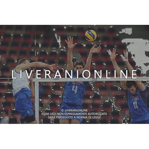 10.09.2014 LODZ , ATLAS ARENA , SIATKOWKA MEZCZYZN , MISTRZOSTWA SWIATA W SIATKOWCE MEZCZYZN 2014 , 2. FAZA TURNIEJU , GRUPA F (VOLLEYBALL , FIVB MEN\'S VOLLEYBALL WORLD CHAMPIONSHIP 2014 , ROUND 2 , POLL F ) MECZ SERBIA - WLOCHY ( GAME SERBIA - ITALY ) NZ LUCA VETTORI, SIMONE BUTI FOTO LUKASZ GROCHALA/CYFRASPORT / NEWSPIX.PL --- Newspix.pl AG ALDO LIVERANI SAS ONLY ITALY *** Local Caption *** www.newspix.pl mail us: info@newspix.pl call us: 0048 022 23 22 222 --- Polish Picture Agency by Ringier Axel Springer Poland