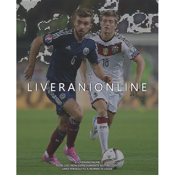 firo Fu§ball, Fussball, 07.09.2014 International, EM Qualifikation 2014, EM-Quali 2014 Saison 2014/2015, Nati, Deutsche Nationalmannschaft Deutschland, GER - Schottland, SCO 2:1 GER Toni Kroos, Zweikampf Duell, James Morrison $worldrights Es gelten unsere AGB, einsehbar auf www.firosportphoto.de copyright by firo sportphoto: Coesfelder Str.207 48249 DŸlmen www.firosportphoto.de mail@firosportphoto.de (V o l k s b a n k B o c h u m - W i t t e n ) BLZ.: 430 601 29 Kt. Nr.: 341 117 100 Tel:Ê 02594 - 9916004 Fax:Ê02594 - 9916005 AG ALDO LIVERANI SAS ONLY ITALY