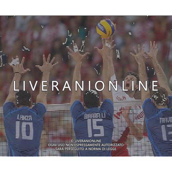 11.09.2014 LODZ , ATLAS ARENA , SIATKOWKA MEZCZYZN , MISTRZOSTWA SWIATA W SIATKOWCE MEZCZYZN 2014 , 2. FAZA TURNIEJU , GRUPA F (VOLLEYBALL , FIVB MEN\'S VOLLEYBALL WORLD CHAMPIONSHIP 2014 , ROUND 2 , POLL F ) MECZ POLSKA - WLOCHY ( GAME POLAND - ITALY) NZ MICHAL WINIARSKI , FILIPPO LANZA , EMANUELE BIRARELLI FOTO RADOSLAW JOZWIAK / CYFRASPORT / NEWSPIX.PL --- Newspix.pl AG ALDO LIVERANI SAS ONLY ITALY