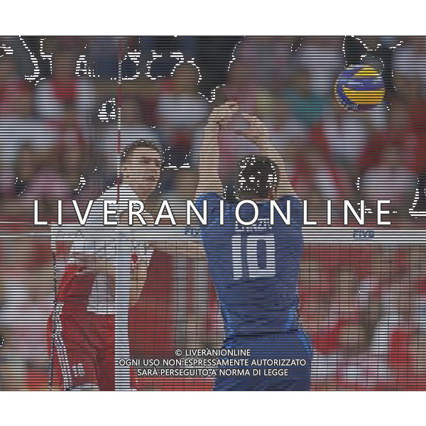 11.09.2014 LODZ , ATLAS ARENA , SIATKOWKA MEZCZYZN , MISTRZOSTWA SWIATA W SIATKOWCE MEZCZYZN 2014 , 2. FAZA TURNIEJU , GRUPA F (VOLLEYBALL , FIVB MEN\'S VOLLEYBALL WORLD CHAMPIONSHIP 2014 , ROUND 2 , POLL F ) MECZ POLSKA - WLOCHY ( GAME POLAND - ITALY) NZ MARIUSZ WLAZLY , FILIPPO LANZA FOTO RADOSLAW JOZWIAK / CYFRASPORT / NEWSPIX.PL --- Newspix.pl AG ALDO LIVERANI SAS ONLY ITALY