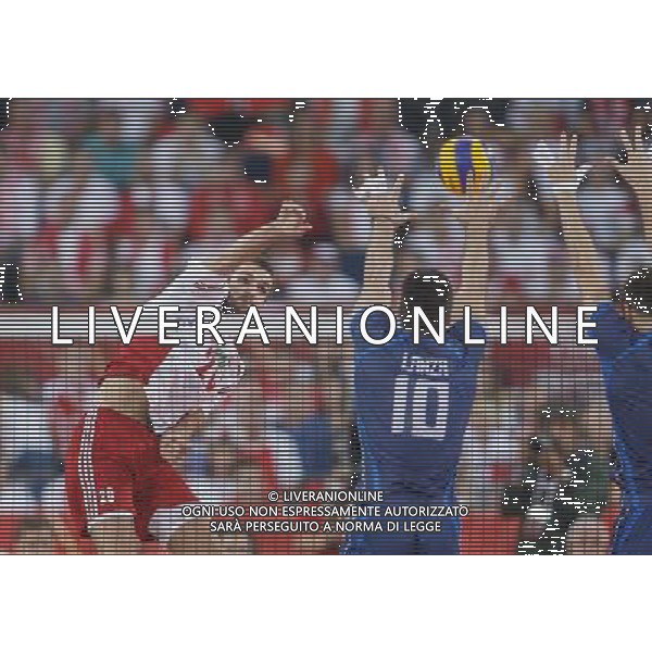 11.09.2014 LODZ , ATLAS ARENA , SIATKOWKA MEZCZYZN , MISTRZOSTWA SWIATA W SIATKOWCE MEZCZYZN 2014 , 2. FAZA TURNIEJU , GRUPA F (VOLLEYBALL , FIVB MEN\'S VOLLEYBALL WORLD CHAMPIONSHIP 2014 , ROUND 2 , POLL F ) MECZ POLSKA - WLOCHY ( GAME POLAND - ITALY) NZ MATEUSZ MIKA , FILIPPO LANZA FOTO RADOSLAW JOZWIAK / CYFRASPORT / NEWSPIX.PL --- Newspix.pl AG ALDO LIVERANI SAS ONLY ITALY