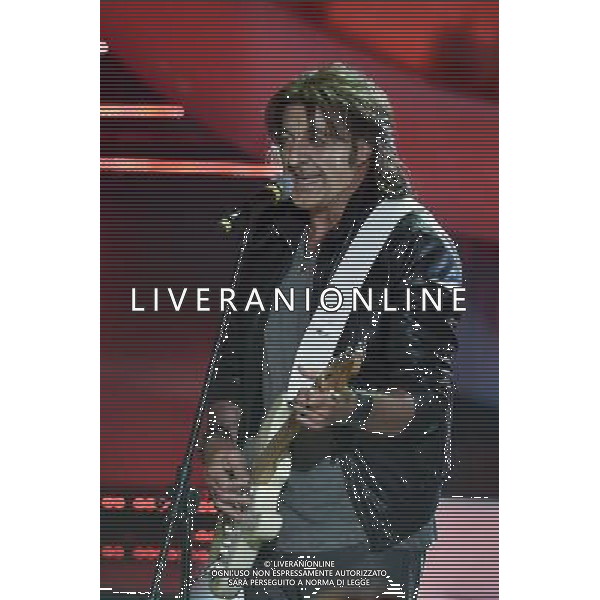 Roma - 12/09/2014 - Rai Studio Nomentano - Trasmissione TV \' Tale e Quale Show \' - nella foto: Luca Barbareschi imita Luciano Ligabue / Ph. Fabrizio Corradetti - Ag. Aldo Liverani sas