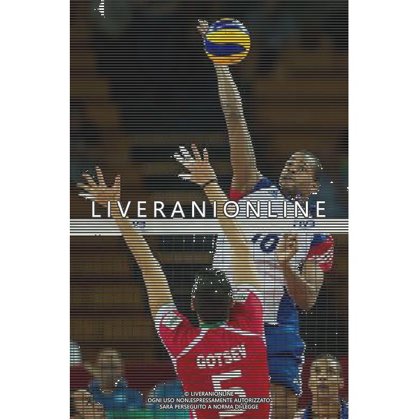 Polska Wroclaw 13 09 2014 Hala Stulecia ul. Wystawowa 1 Druga faza grupy F FIVB Mistrzostwa Swiata w pilce siatkowej mezczyzn Polska 2014 mecz pomiedzy Kuba vs Bulgaria Na zdjeciu: Svetoslav Gotsev bulgaria #5 Isbel Mesa Sandoval cuba #16 Fot: Sebastian Borowski / Newspix.pl Poland Wroclaw 13.09.2014 Century Hall st. Wystawowa 1 Second phase of group F FIVB World Championships in mens volleyball Poland 2014 game between Cuba vs Bulgaria On the picture: Svetoslav Gotsev bulgaria #5 Isbel Mesa Sandoval cuba #16 Photo: Sebastian Borowski / Newspix.pl --- Newspix.pl AG ALDO LIVERANI SAS ONLY ITALY *** Local Caption *** www.newspix.pl mail us: info@newspix.pl call us: 0048 022 23 22 222 --- Polish Picture Agency by Ringier Axel Springer Poland