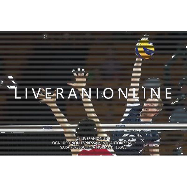 Polska Wroclaw 13 09 2014 Hala Stulecia ul. Wystawowa 1 Druga faza grupy F FIVB Mistrzostwa Swiata w pilce siatkowej mezczyzn Polska 2014 mecz pomiedzy Finlandia vs Chiny Na zdjeciu: Xin Geng china #11 Mikko Oivanen finland #13 Fot: Sebastian Borowski / Newspix.pl Poland Wroclaw 13.09.2014 Century Hall st. Wystawowa 1 Second phase of group F FIVB World Championships in mens volleyball Poland 2014 game between Finland vs China On the picture: Xin Geng china #11 Mikko Oivanen finland #13 Photo: Sebastian Borowski / Newspix.pl --- Newspix.pl AG ALDO LIVERANI SAS ONLY ITALY *** Local Caption *** www.newspix.pl mail us: info@newspix.pl call us: 0048 022 23 22 222 --- Polish Picture Agency by Ringier Axel Springer Poland
