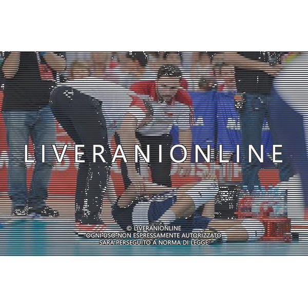 13.09.2014 - Lodz , Atlas Arena , siatkowka , Mistrzostwa Swiata 2014 , grupa E Polska (granatowe) - Iran (czerwone) , FIVB Men\'s World Championship , pool E Poland (navy) - Iran (red) N/Z Kontuzja Michal Winiarski Fot. Mariusz Palczynski / MPAimages.com / NEWSPIX.PL --- Newspix.pl AG ALDO LIVERANI SAS ONLY ITALY *** Local Caption *** www.newspix.pl mail us: info@newspix.pl call us: 0048 022 23 22 222 --- Polish Picture Agency by Ringier Axel Springer Poland
