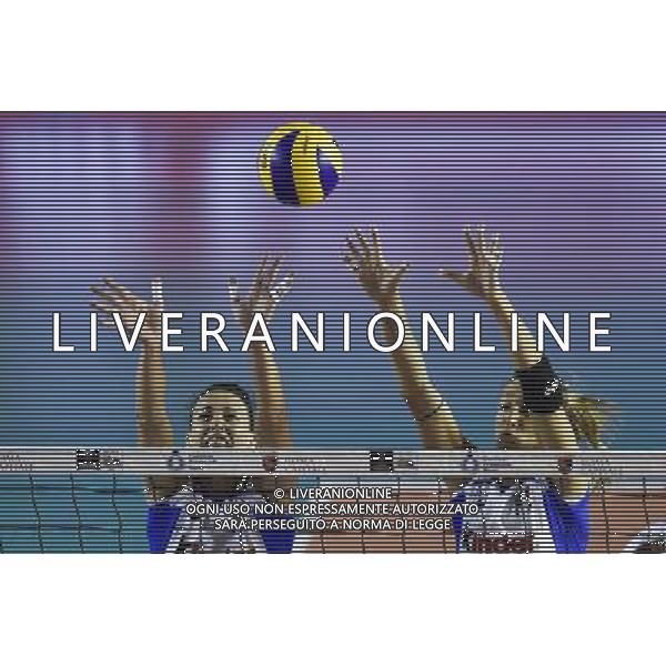 Roma - 13/09/2014 - PalaTiziano - Amichevole Volley femminile - Italia vs Turchia - nella foto: Il muro di Nadia Centoni e Valentina Arrighetti / Ph. Fabrizio Corradetti - Ag. Aldo Liverani Sas