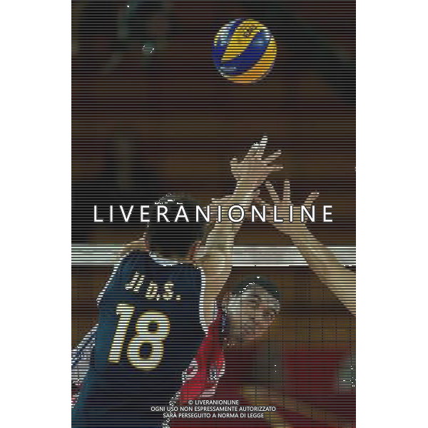 Polska Wroclaw 14 09 2014 Hala Stulecia ul. Wystawowa 1 Druga faza grupy F FIVB Mistrzostwa Swiata w pilce siatkowej mezczyzn Polska 2014 mecz pomiedzy Kuba vs Chiny Na zdjeciu: Daoshuai Ji china #18 Livan Osoria Rodriguez cuba #9 Fot: Sebastian Borowski / Newspix.pl Poland Wroclaw 14.09.2014 Century Hall st. Wystawowa 1 Second phase of group F FIVB World Championships in mens volleyball Poland 2014 game between Cuba vs China On the picture: Daoshuai Ji china #18 Livan Osoria Rodriguez cuba #9 Photo: Sebastian Borowski / Newspix.pl --- Newspix.pl /Agenzia Aldo Liverani sas - ITALY ONLY - Cuba vs Cina Campionati Mondiali Volley maschile FIVB pallavolo Polonia 2014 *** Local Caption *** www.newspix.pl mail us: info@newspix.pl call us: 0048 022 23 22 222 --- Polish Picture Agency by Ringier Axel Springer Poland