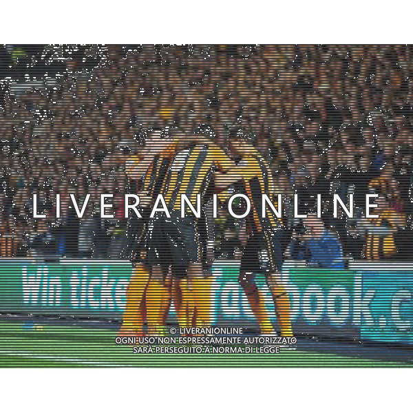 Hull City\'s Mohamed Diame celebrates scoring his sides second goal with team-mates Photographer Chris Vaughan/CameraSport Football - Barclays Premiership - Hull City v West Ham United - Monday 15th September 2014 - Kingston Communications Stadium - Hull © CameraSport - 43 Linden Ave. Countesthorpe. Leicester. England. LE8 5PG - Tel: +44 (0) 116 277 4147 - admin@camerasport.com - www.camerasport.com /Agenzia Aldo Liverani sas - ITALY ONLY - EDITORIAL USE ONLY