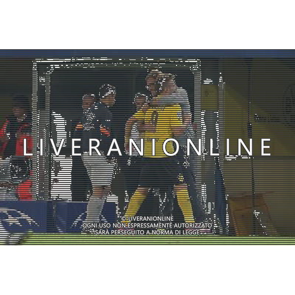 Fu§ball, firo : 16.09.2014 Uefa Champions League, Saison 2014/2015, Gruppenphase BVB, Borussia Dortmund, Arsenal London, 2:0 Auswechslung von Ciro IMMOBILE, BVB Borussia Dortmund, Juergen JŸrgen KLOPP, Trainer, BVB Borussia Dortmund, Freude, Umarmung, $worldrightsEs gelten unsere AGB, einsehbar auf www.firosportphoto.de, copyright by firo sportphoto: Coesfelder Str. 207 D-48249 DŸlmen www.firosportphoto.de mail@firosportphoto.de (V o l k s b a n k B o c h u m - W i t t e n ) BLZ.: 430 601 29 Kt. Nr.: 341 117 100 Tel:Ê +49-2594-9916004 Fax:Ê+49-2594-9916005 AG ALDO LIVERANI SAS ONLY ITALY