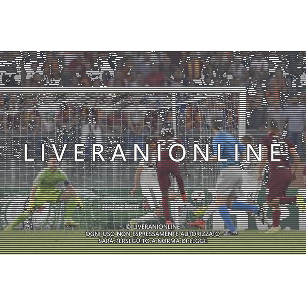 Roma - 17/09/2014 - Stadio Olimpico - Uefa Champions League 2014/2015 - AS Roma vs CSKA Mosca - nella foto: il gol del 2 a 0 di Gervinho / Ph Fabrizio Corradetti - Ag. Aldo Liverani sas