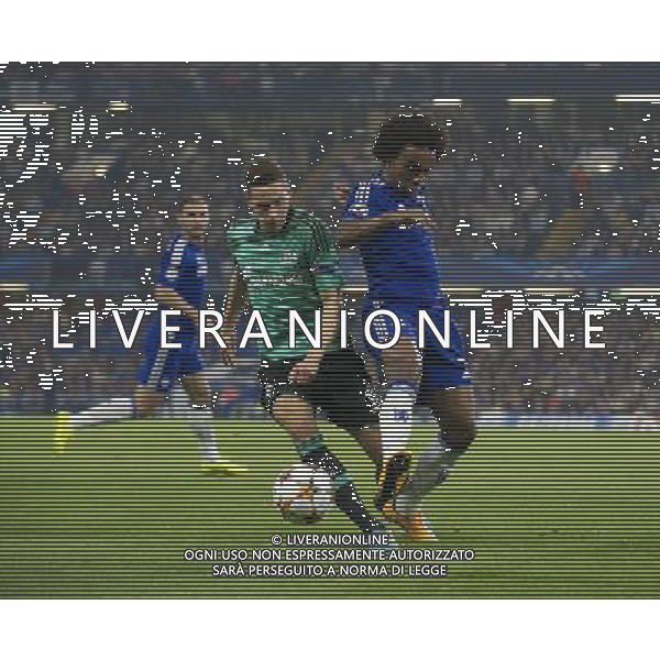 Chelsea\'s Willian vies for possession with FC Schalke 04\'s Julian Draxler Photographer Ashley Western/CameraSport Football - UEFA Champions League Group G - Chelsea v Schalke - Wednesday 17th September 2014 - Stamford Bridge - London © CameraSport - 43 Linden Ave. Countesthorpe. Leicester. England. LE8 5PG - Tel: +44 (0) 116 277 4147 - admin@camerasport.com - www.camerasport.com /Agenzia Aldo Liverani sas - ITALY ONLY - EDITORIAL USE ONLY