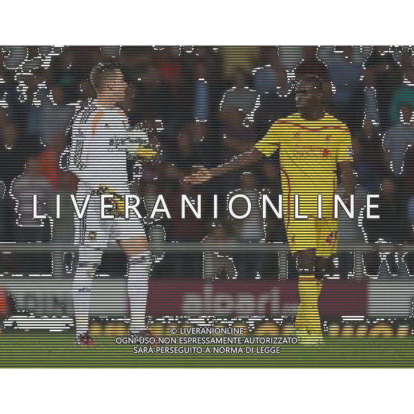 Liverpool\'s Mario Balotelli having words with West Ham United\'s Adrian Photographer Kieran Galvin/CameraSport Football - Barclays Premiership - West Ham United v Liverpool - Saturday 20th September 2014 - Boleyn Ground - London © CameraSport - 43 Linden Ave. Countesthorpe. Leicester. England. LE8 5PG - Tel: +44 (0) 116 277 4147 - admin@camerasport.com - www.camerasport.com /Agenzia Aldo Liverani sas - ITALY ONLY - EDITORIAL USE ONLY