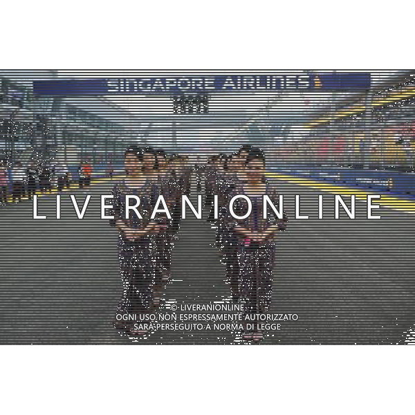 Grid girls on the drivers parade. 21.09.2014. Formula 1 World Championship, Rd 14, Singapore Grand Prix, Singapore, Singapore, Race Day. AG ALDO LIVERANI SAS ONLY ITALY