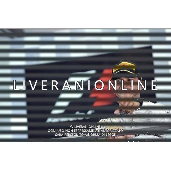 Race winner Lewis Hamilton (GBR) Mercedes AMG F1 celebrates on the podium. 21.09.2014. Formula 1 World Championship, Rd 14, Singapore Grand Prix, Singapore, Singapore, Race Day. AG ALDO LIVERANI SAS ONLY ITALY
