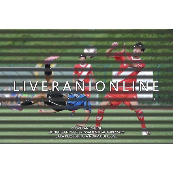 Meda (MB) 21-09-2014 Stadio Citta\' di Meda Campionato Lega PRO girone A - 5Â° giornata Renate - Mantova nella foto la rovesciata di Curcio ribattuta di braccio da Marchiori ma l\'arbitro non concede il rigore per la distanza ravvicinata tra i due giocatori foto Roberto Garavaglia - ag. Aldo Liverani sas