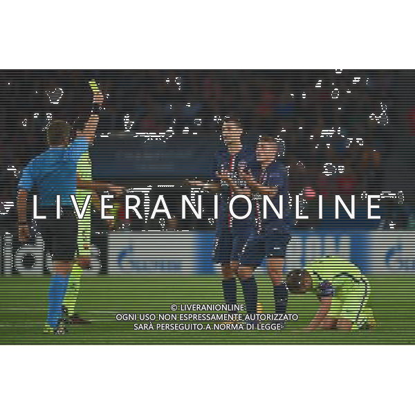 Nicola RIZZOLI / Marco VERRATTI / Javier PASTORE - 30.09.2014 - Paris Saint Germain / Barcelone - Champions League Photo : Dave Winter / Icon Sport /Agenzia Aldo Liverani sas - ITALY ONLY - EDITORIAL USE ONLY - PSG - BARCELLONA
