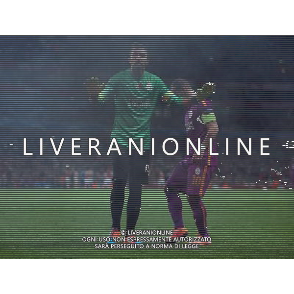 Galatasaray\'s Fernando Muslera and Galatasaray\'s Wesley Sneijder Photographer Kieran Galvin/CameraSport Football - UEFA Champions League Group D - Arsenal v Galatasaray - Wednesday 1st October 2014 - The emirates Stadium - London © CameraSport - 43 Linden Ave. Countesthorpe. Leicester. England. LE8 5PG - Tel: +44 (0) 116 277 4147 - admin@camerasport.com - www.camerasport.com AG ALDO LIVERANI SAS ONLY ITALY