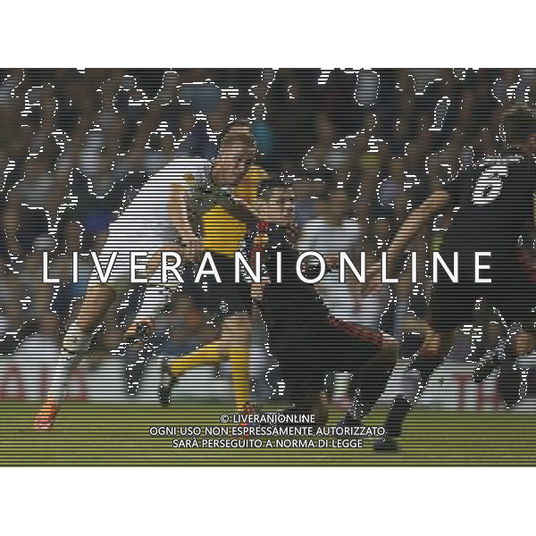 Tottenham Hotspur\'s Harry Kane scores the opening goal Photographer Kieran Galvin/CameraSport Football - UEFA Europa League Group C - Tottenham Hotspur v Besiktas - Thursday 02nd October 2014 - White Hart Lane - London © CameraSport - 43 Linden Ave. Countesthorpe. Leicester. England. LE8 5PG - Tel: +44 (0) 116 277 4147 - admin@camerasport.com - www.camerasport.com /Agenzia Aldo Liverani sas - ITALY ONLY - EDITORIAL USE ONLY