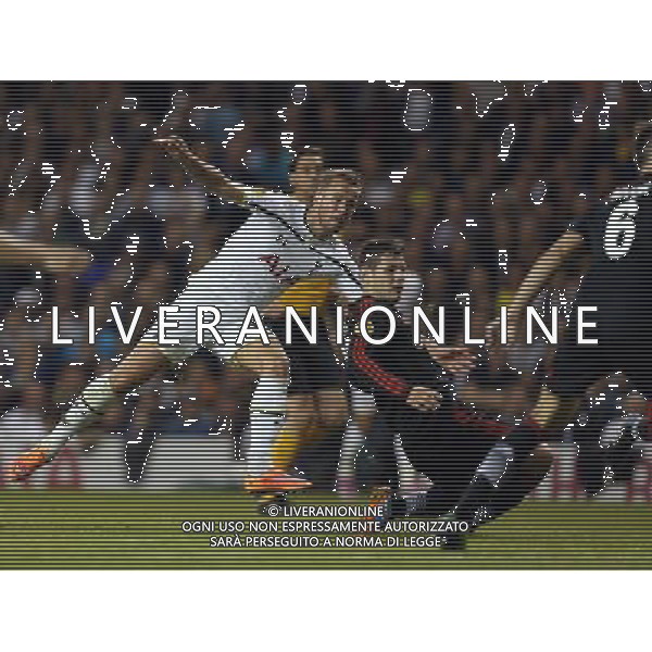 Tottenham Hotspur\'s Harry Kane scores the opening goal Photographer Kieran Galvin/CameraSport Football - UEFA Europa League Group C - Tottenham Hotspur v Besiktas - Thursday 02nd October 2014 - White Hart Lane - London © CameraSport - 43 Linden Ave. Countesthorpe. Leicester. England. LE8 5PG - Tel: +44 (0) 116 277 4147 - admin@camerasport.com - www.camerasport.com /Agenzia Aldo Liverani sas - ITALY ONLY - EDITORIAL USE ONLY