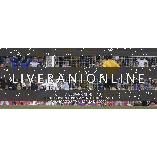 Besiktas\'s Demba Ba near miss Photographer Kieran Galvin/CameraSport Football - UEFA Europa League Group C - Tottenham Hotspur v Besiktas - Thursday 02nd October 2014 - White Hart Lane - London © CameraSport - 43 Linden Ave. Countesthorpe. Leicester. England. LE8 5PG - Tel: +44 (0) 116 277 4147 - admin@camerasport.com - www.camerasport.com /Agenzia Aldo Liverani sas - ITALY ONLY - EDITORIAL USE ONLY