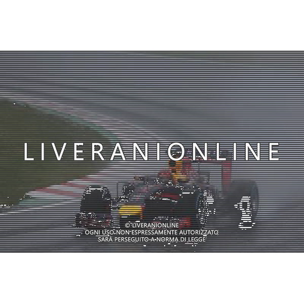 Sebastian Vettel (GER) Red Bull Racing RB10. 05.10.2014. Formula 1 World Championship, Rd 15, Japanese Grand Prix, Suzuka, Japan, Race Day. 