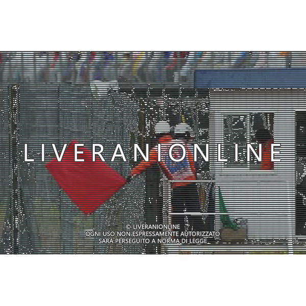 The race is stopped as marshals wave the red flag. 05.10.2014. Formula 1 World Championship, Rd 15, Japanese Grand Prix, Suzuka, Japan, Race Day. 